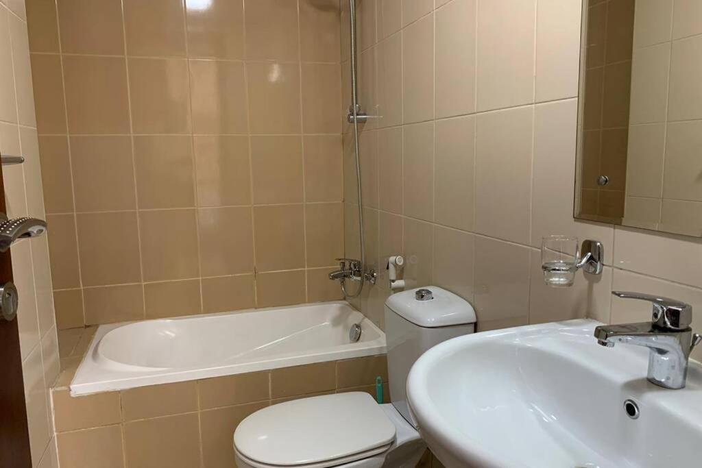 ドバイCozy 2Bhk Near To Dmcc Metro Station -505アパートメント エクステリア 写真